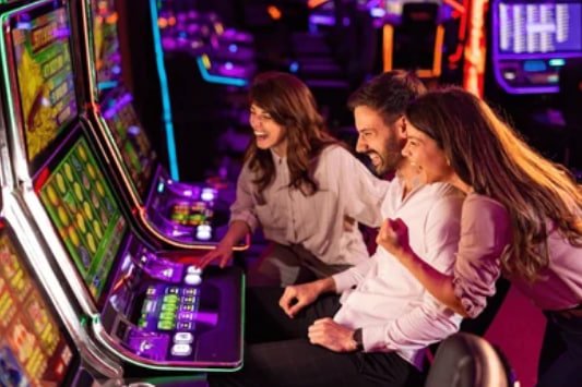 nat777 APP မိုဘိုင်းဖုန်းမှ ဘောလုံးလောင်းကစား Live Betting ကစားနေစဉ်